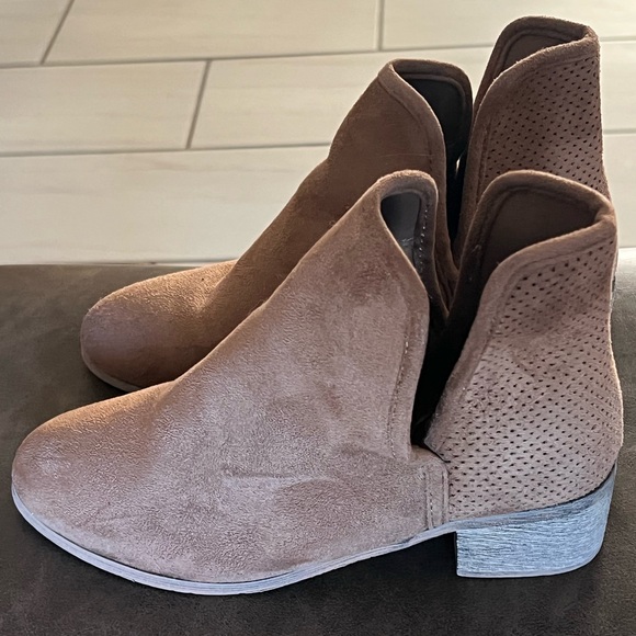 Seven7 Shoes - Taupe Suede Cutout Ankle Booties | Low Stacked Heel | Size 8